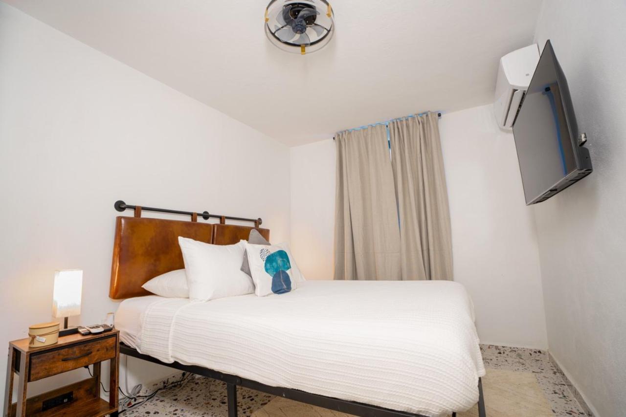 Garden Of Eden Hotel Brenas Bilik gambar